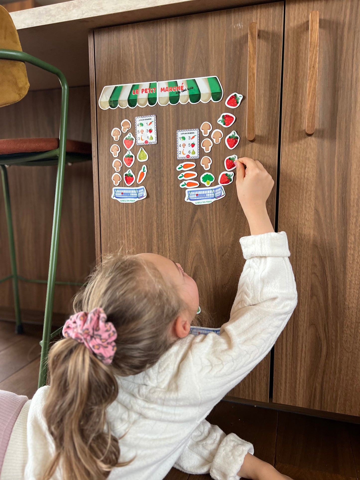 Jeu de stickers repositionnables à l'infini - Le Marché