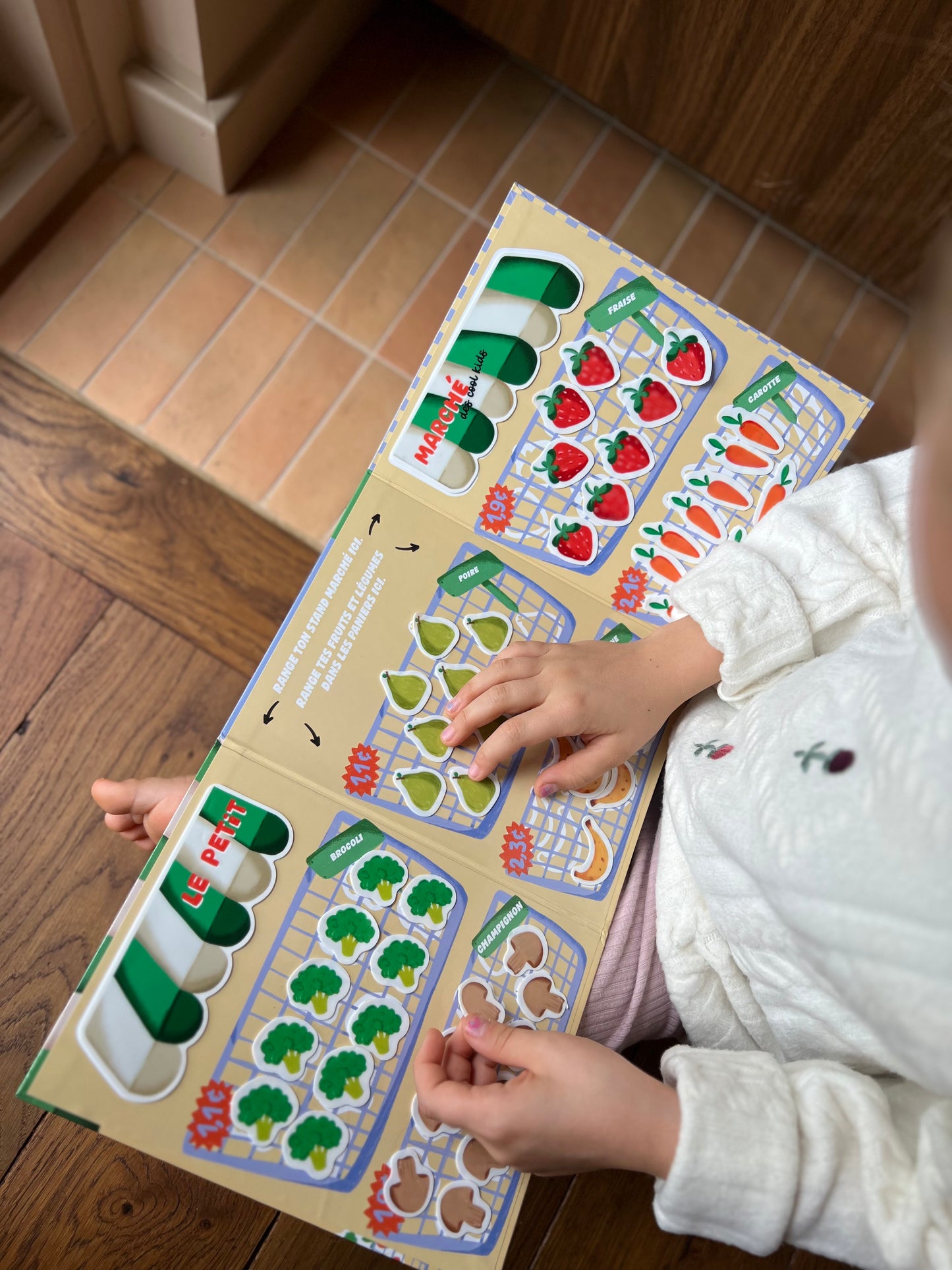 Jeu de stickers repositionnables à l'infini - Le Marché